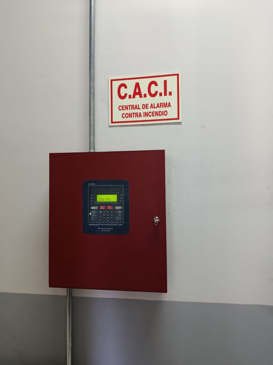 Certificación NFPA 72 para sistemas de alarma contra incendio aplicada por Adesur en el sur del Perú